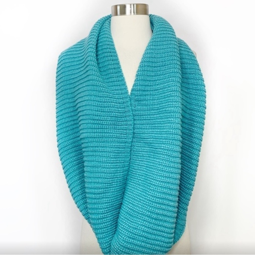🚨Stitch Fix Octavia Alexa Rib Knit Infinity Scarf - Picture 3 of 8